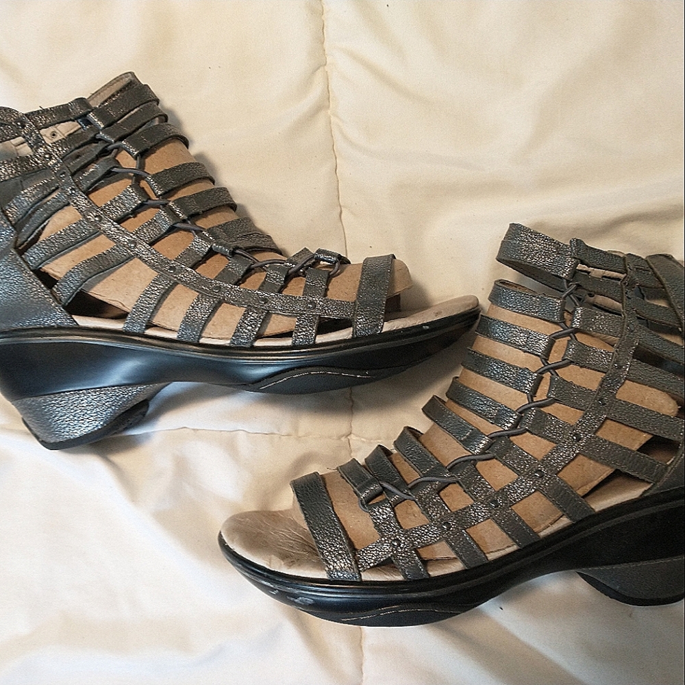 Jambu Brookline in Silver